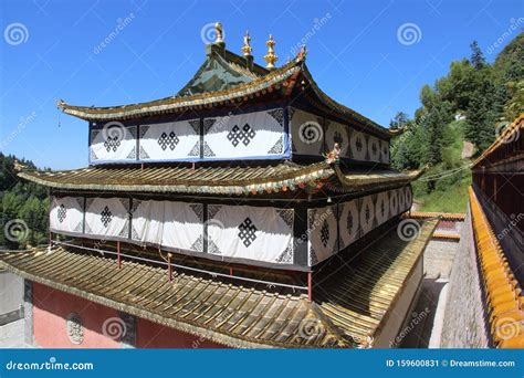 ¡Sumérgete en la historia y belleza del Templo de Qianshi en Haidong!